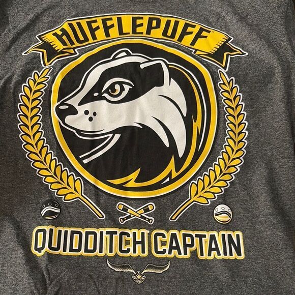 NWOT Harry Potter Hufflepuff Quidditch Captain Graphic Tee Youth Small - Picture 4 of 4